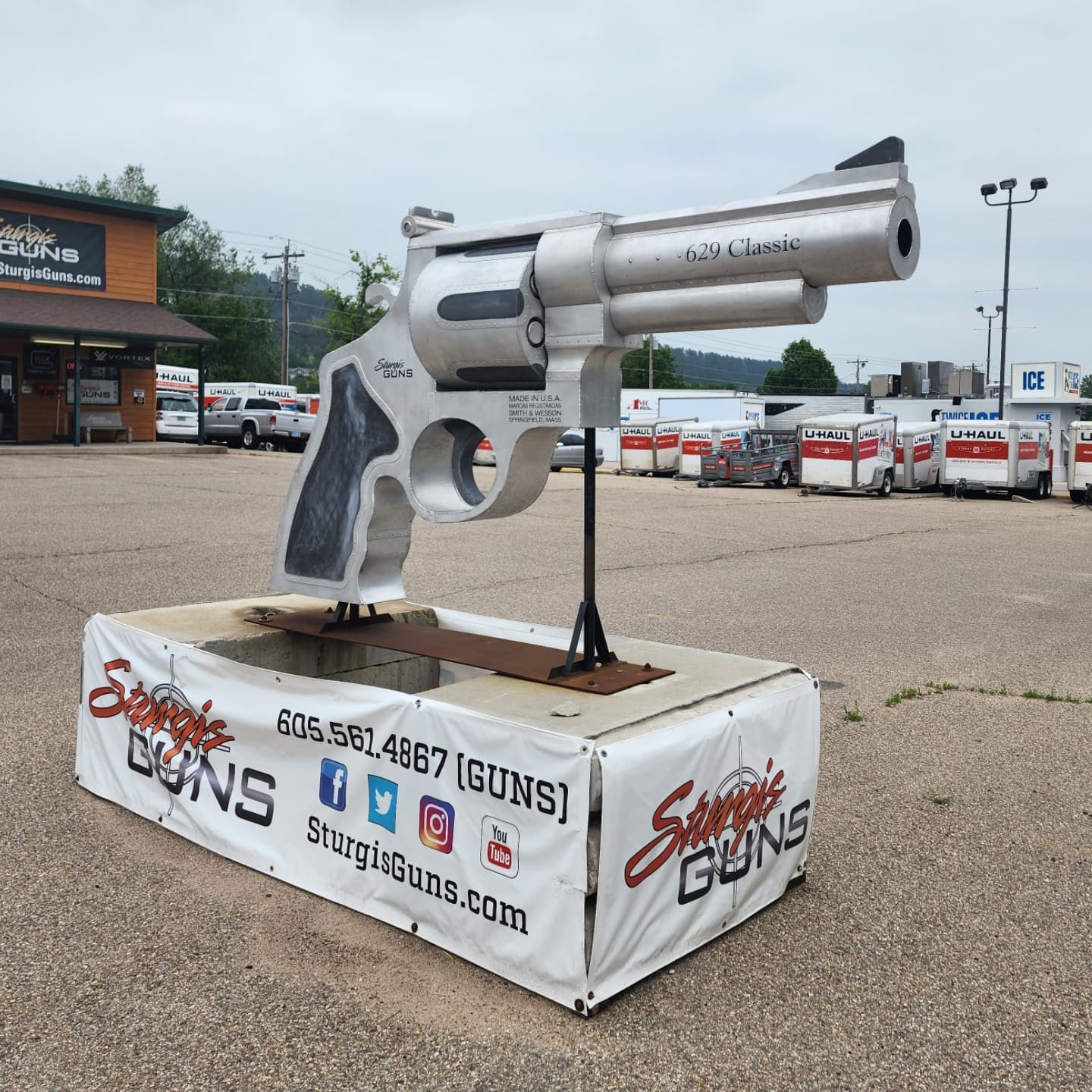 Sturgis Guns famous gun statue
