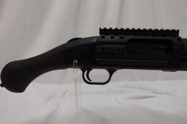 dsc03315__17426.jpg Mossberg 590 Shockwave SPX 12 Ga 12/14.3" Picatanny Rail/Heat Shield; 2 grips. 50648