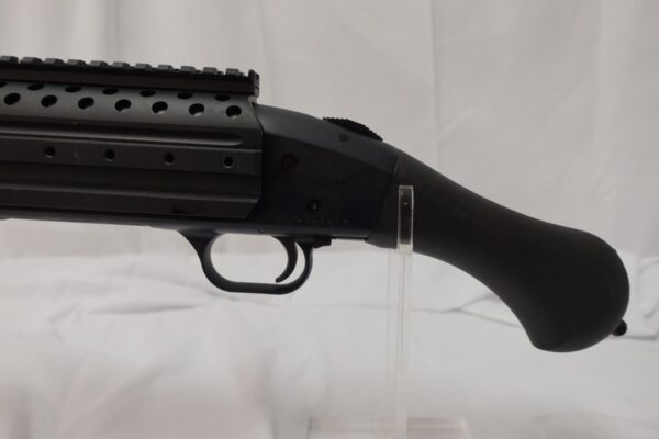 dsc03318__86080.jpg Mossberg 590 Shockwave SPX 12 Ga 12/14.3" Picatanny Rail/Heat Shield; 2 grips. 50648