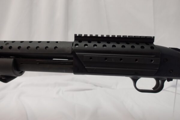 dsc03319__05078.jpg Mossberg 590 Shockwave SPX 12 Ga 12/14.3" Picatanny Rail/Heat Shield; 2 grips. 50648