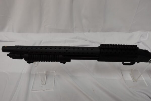 dsc03321__28370.jpg Mossberg 590 Shockwave SPX 12 Ga 12/14.3" Picatanny Rail/Heat Shield; 2 grips. 50648