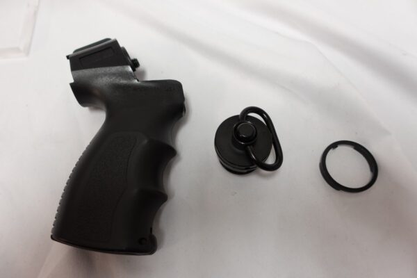 dsc03322__75900.jpg Mossberg 590 Shockwave SPX 12 Ga 12/14.3" Picatanny Rail/Heat Shield; 2 grips. 50648