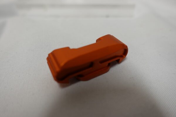 dsc03410__21652.jpg TIMBER CREEK GLOCK AMBIDEXTROUS CHARGING HANDLE Mini ORANGE