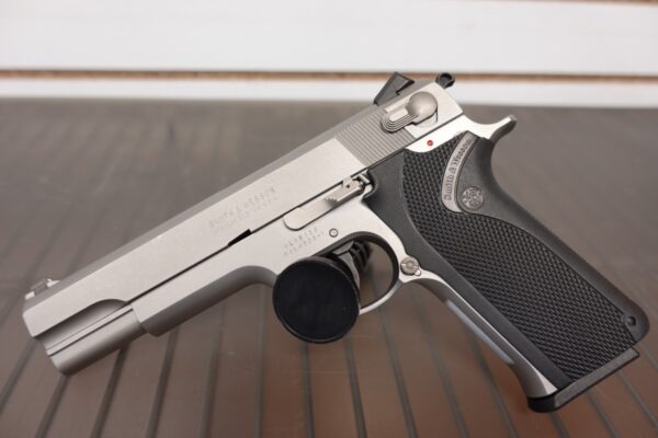 dsc04594__33370.jpg 1997 Smith & Wesson MODEL 4506-1 45 ACP 5" BARREL, 2 MAGS, ORIGINAL CASE LIKE NEW - 108163