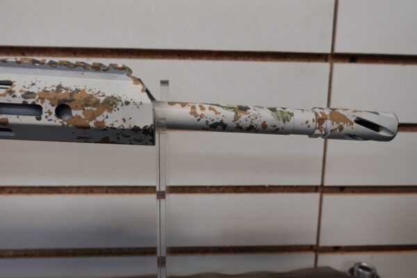 dsc04633__08253.jpg YHM Yankee Hill Machine Co. AR-15 W/LARUE GRIP SNOW CAMO RIFLE
