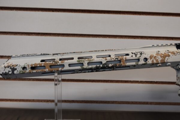dsc04636__17104.jpg YHM Yankee Hill Machine Co. AR-15 W/LARUE GRIP SNOW CAMO RIFLE