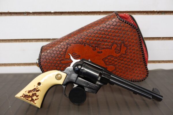dsc04685__28458.jpg HIGH STANDARD .22 REVOLVER DOUBLE NINE 5.5" BARREL WITH LEATHER SHEEPSKIN CASE - 1397392