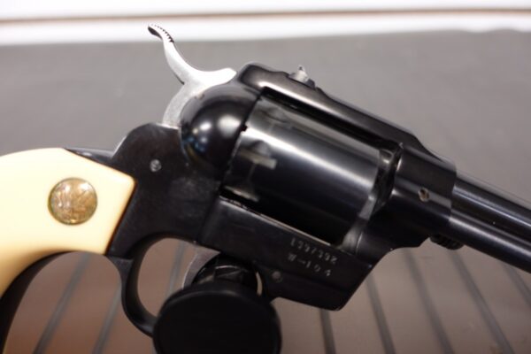 dsc04689__07890.jpg HIGH STANDARD .22 REVOLVER DOUBLE NINE 5.5" BARREL WITH LEATHER SHEEPSKIN CASE - 1397392