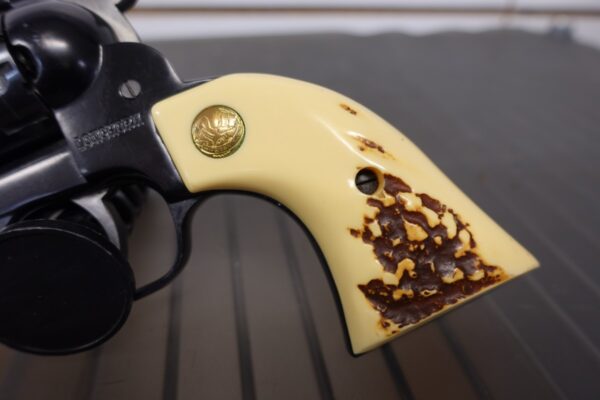 dsc04694__59677.jpg HIGH STANDARD .22 REVOLVER DOUBLE NINE 5.5" BARREL WITH LEATHER SHEEPSKIN CASE - 1397392