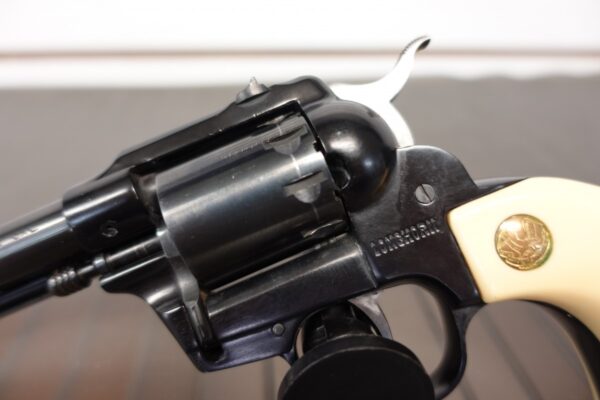 dsc04695__23103.jpg HIGH STANDARD .22 REVOLVER DOUBLE NINE 5.5" BARREL WITH LEATHER SHEEPSKIN CASE - 1397392